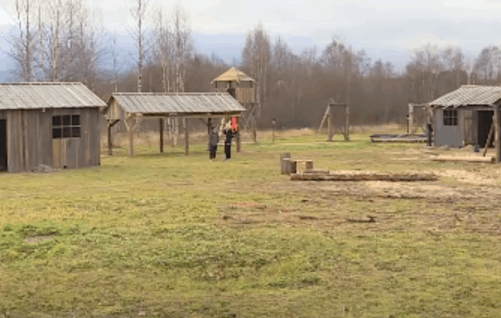 RUSI PRIBEGLI OKRUTNIM METODAMA: Napravili REPLIKU LOGORA da uče mlade PATRIOTIZMU (VIDEO)